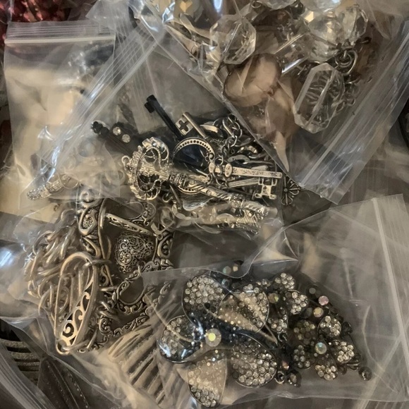 1/2 Lb Vtg 2 Now Estate Costume Jewelry Lot Some Signed All Wearable Silver Gold - Picture 6 of 7